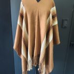 poncho liso vicuña con franjas